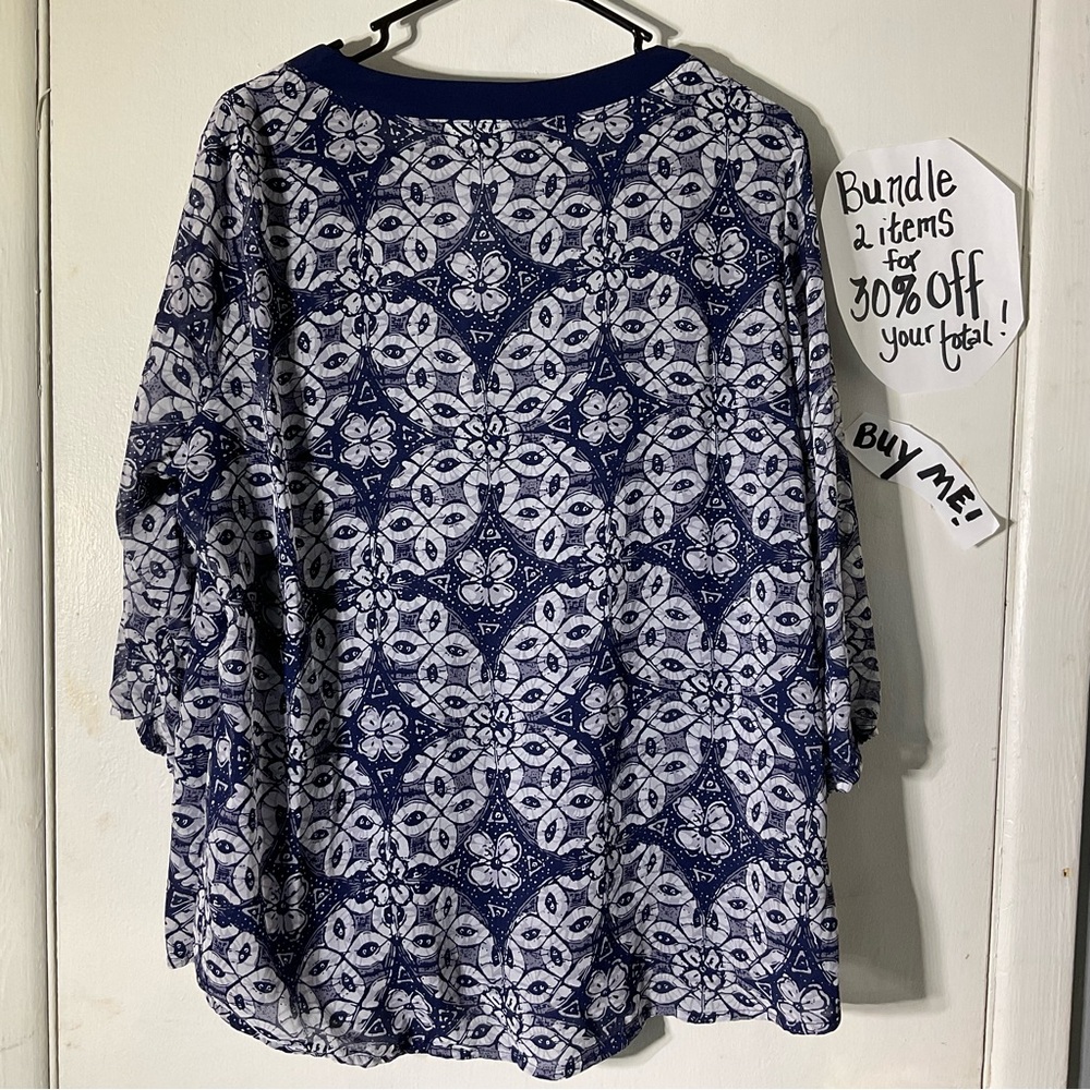 Batik Pattern Blue V Neck 3/4 Sleeve Top SZ XL - Picture 2 of 6